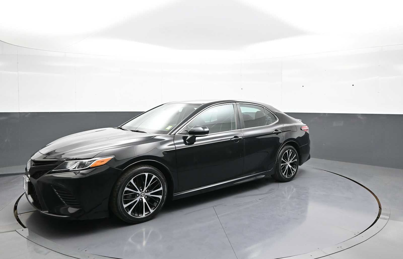 Certified 2019 Toyota Camry SE w/ Convenience Package FWD image 10