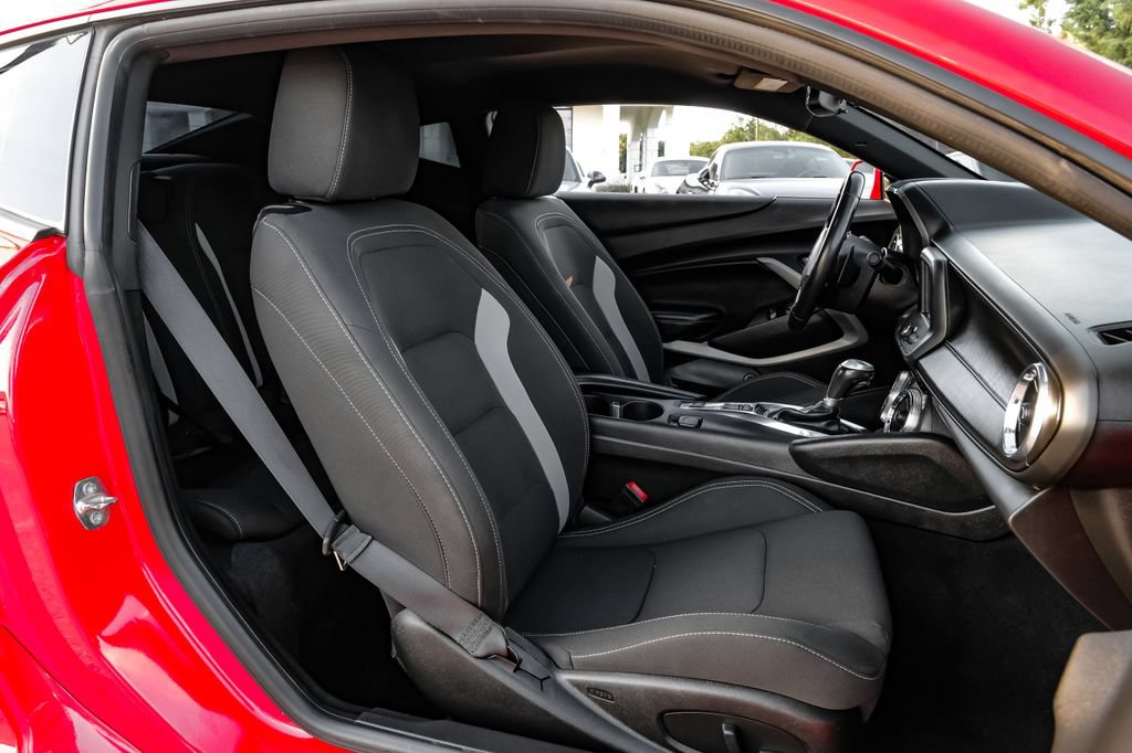 Used 2018 Chevrolet Camaro LT RWD image 30