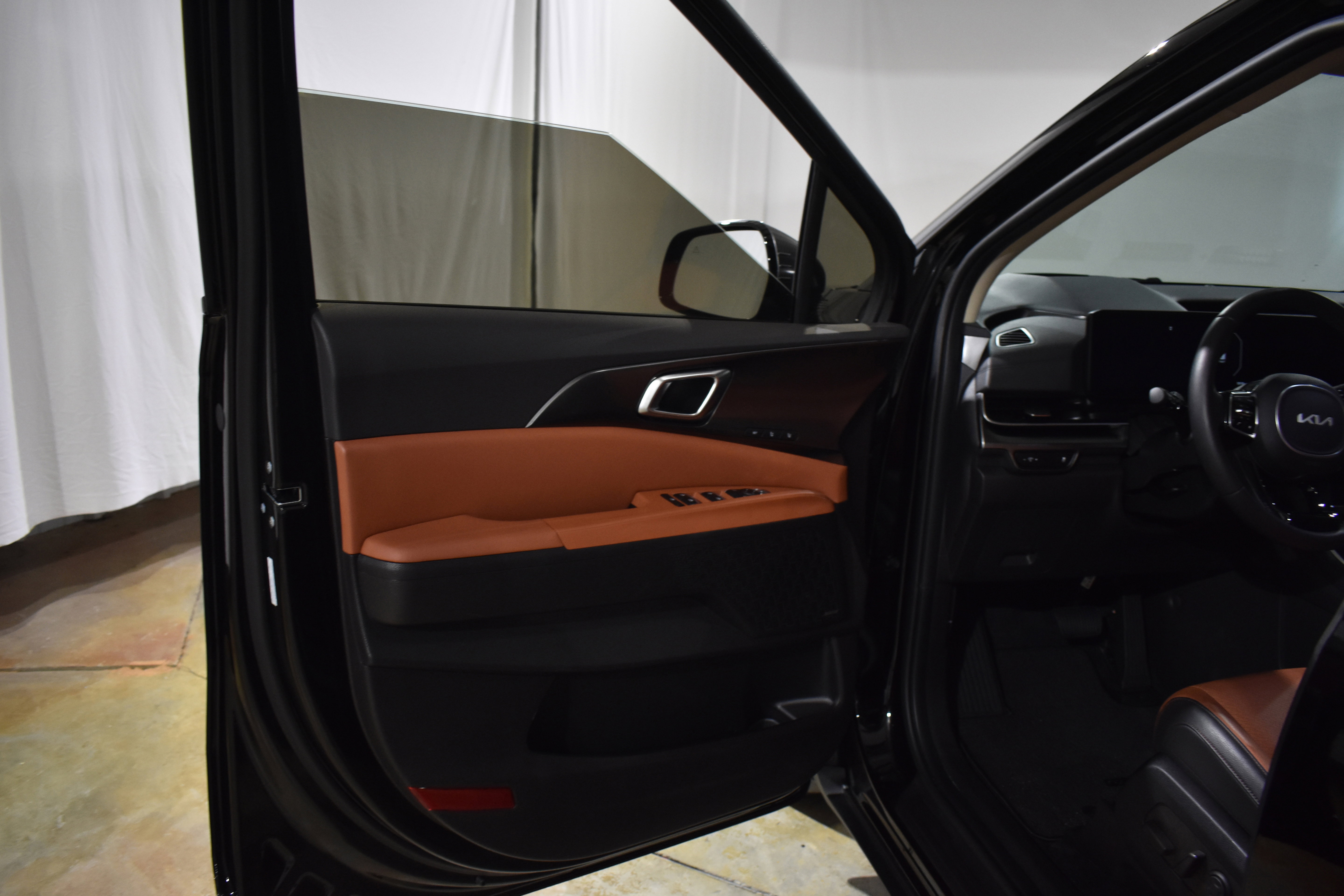 Used 2025 Kia Carnival SX Prestige image 13