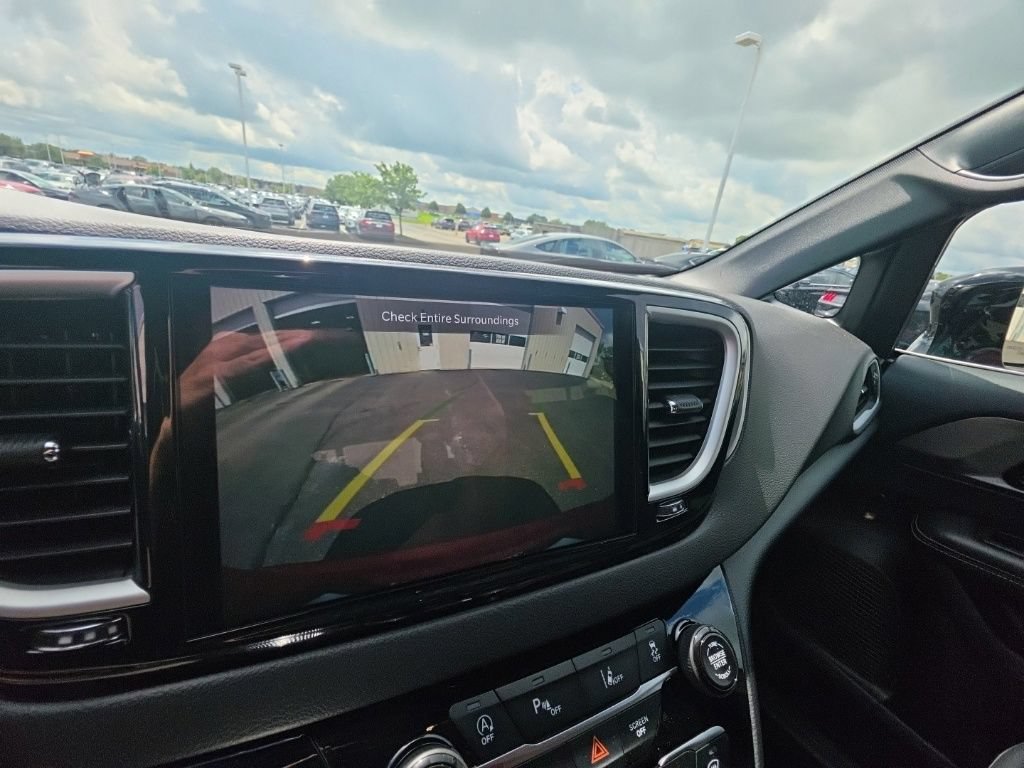Used 2025 Chrysler Pacifica Select FWD image 18
