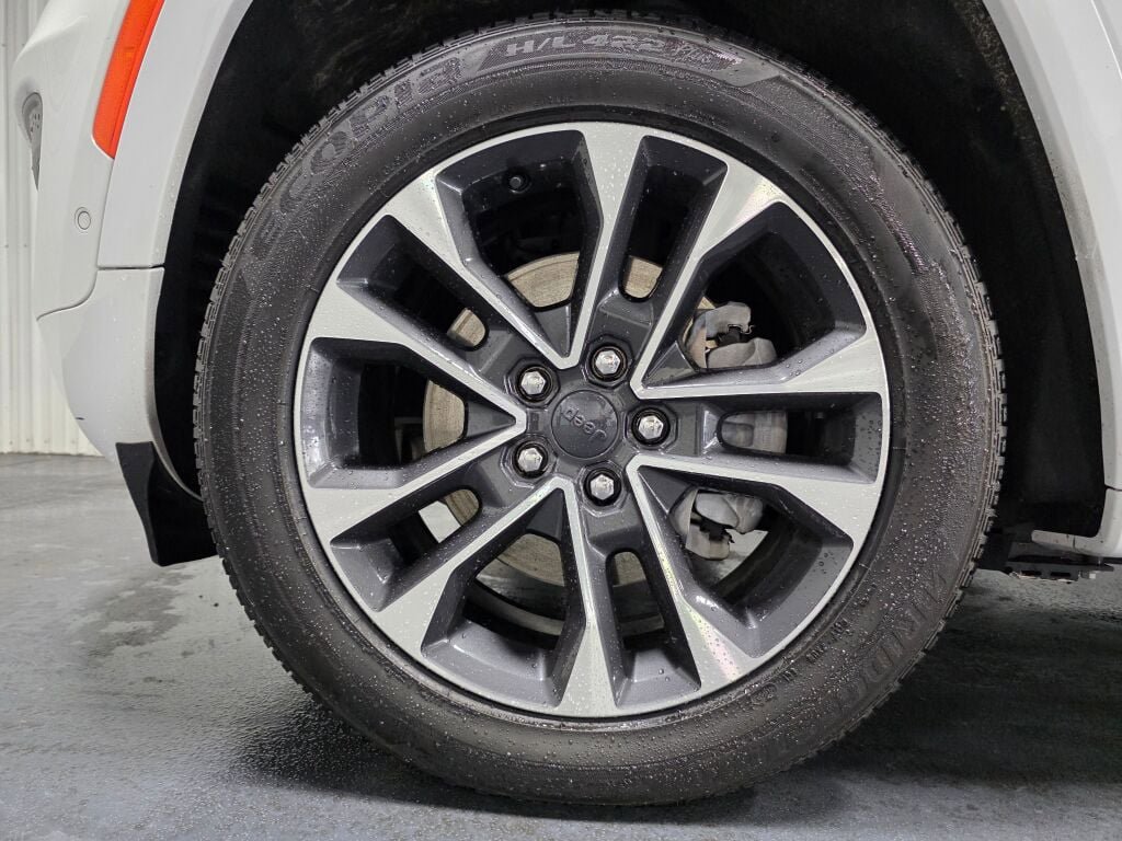 Used 2022 Jeep Grand Cherokee Overland AWD/4WD image 5
