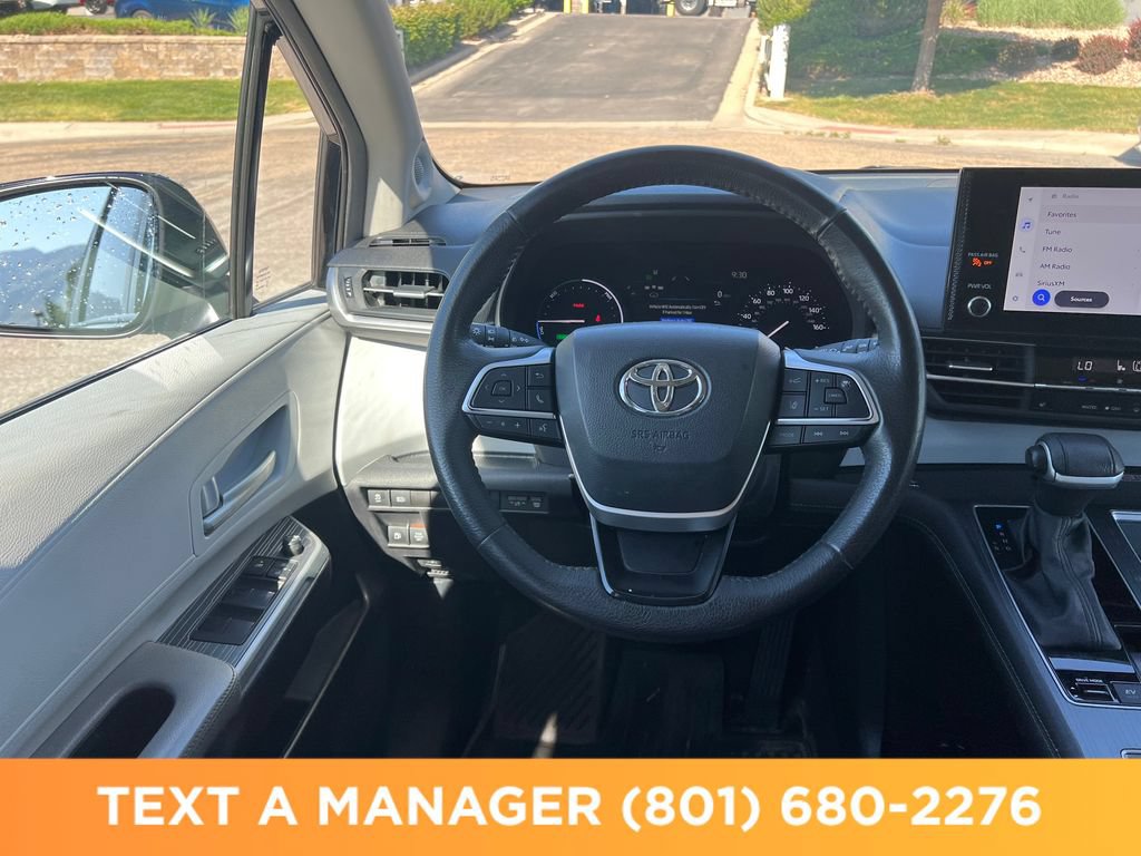 Used 2025 Toyota Sienna XLE w/ XLE Plus Package FWD image 17