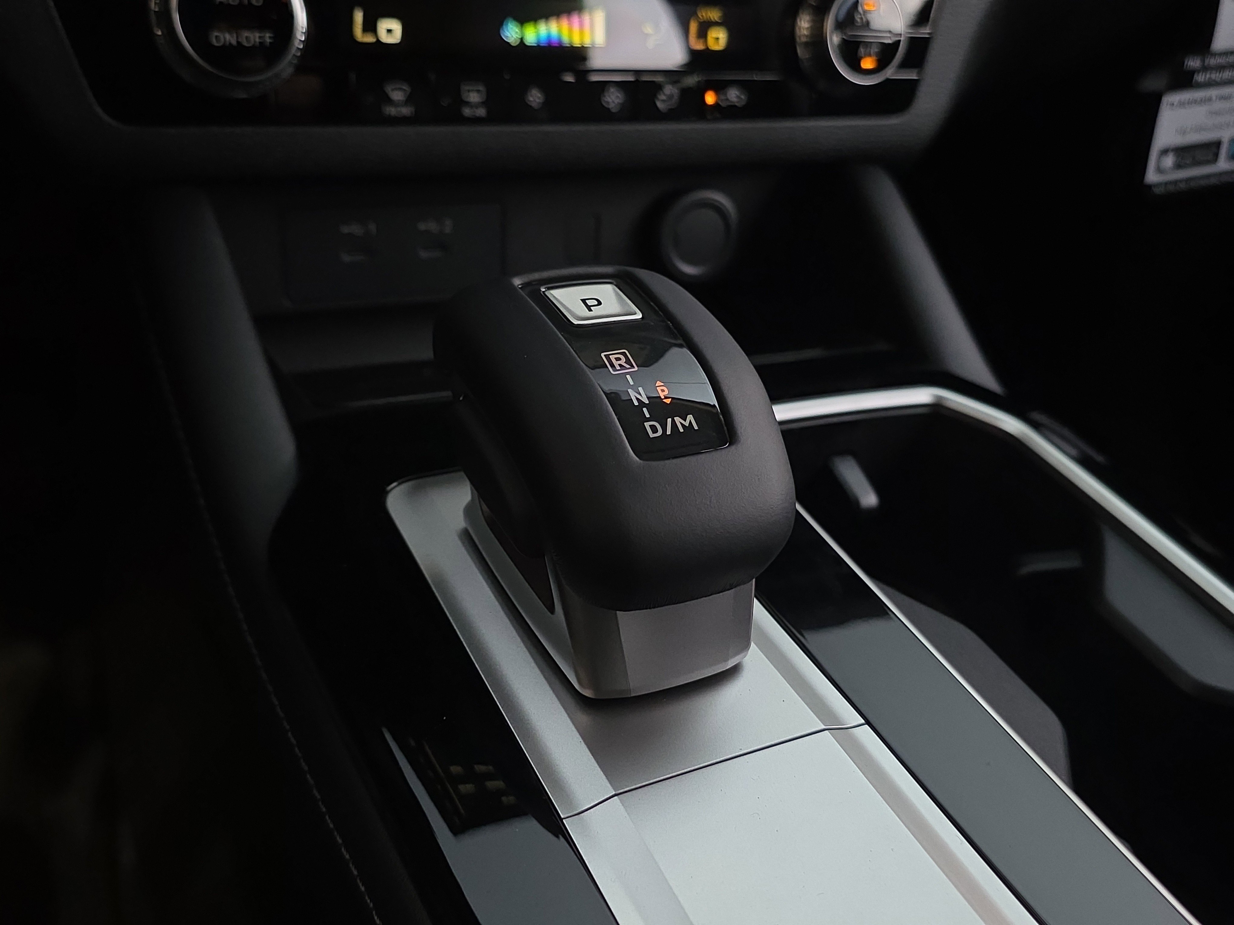 New 2025 Mitsubishi Outlander SE image 18