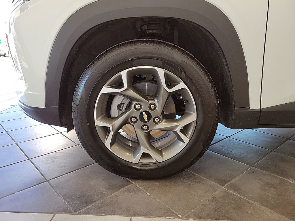 Used 2025 Chevrolet Trax LT w/ LT Convenience Package image 15