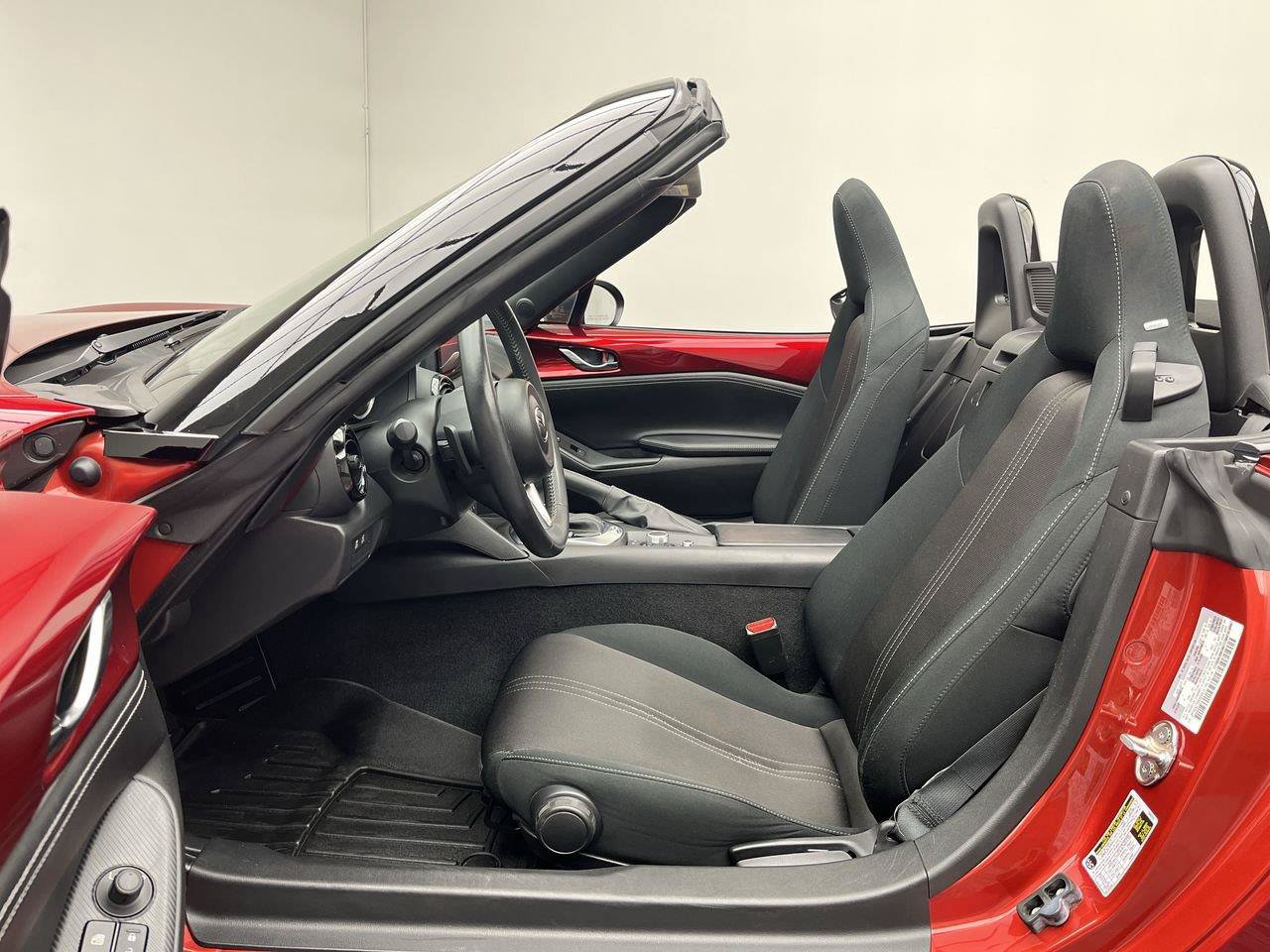 Certified 2021 MAZDA MX-5 Miata Club RWD image 3