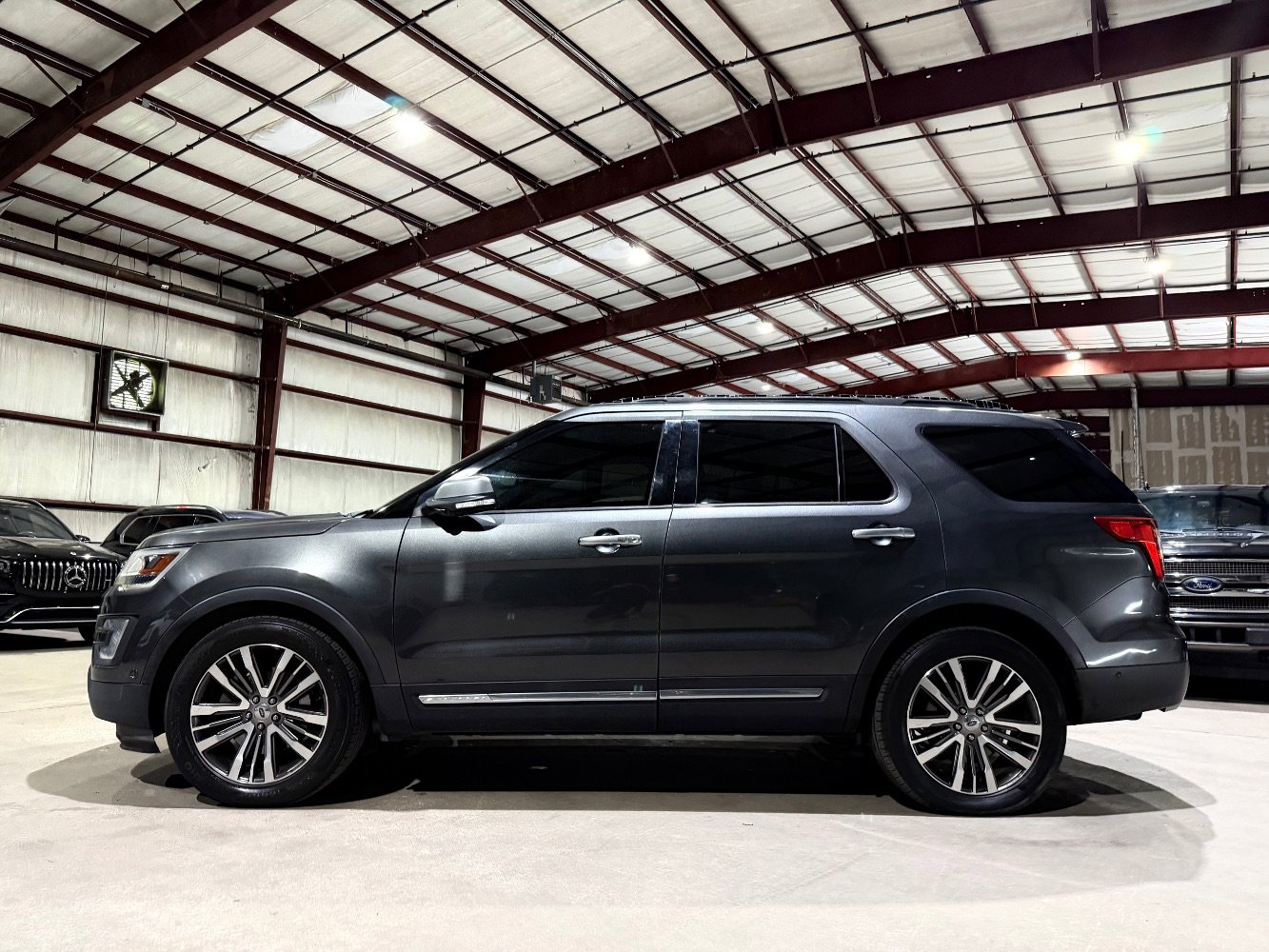 Used 2016 Ford Explorer Platinum AWD/4WD image 8