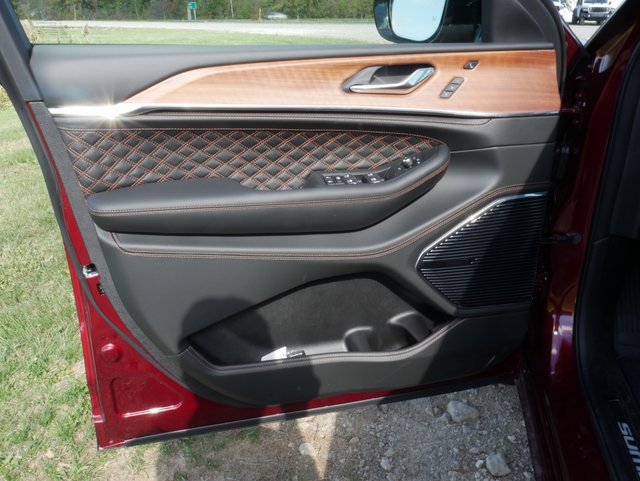 New 2025 Jeep Grand Cherokee Summit image 10