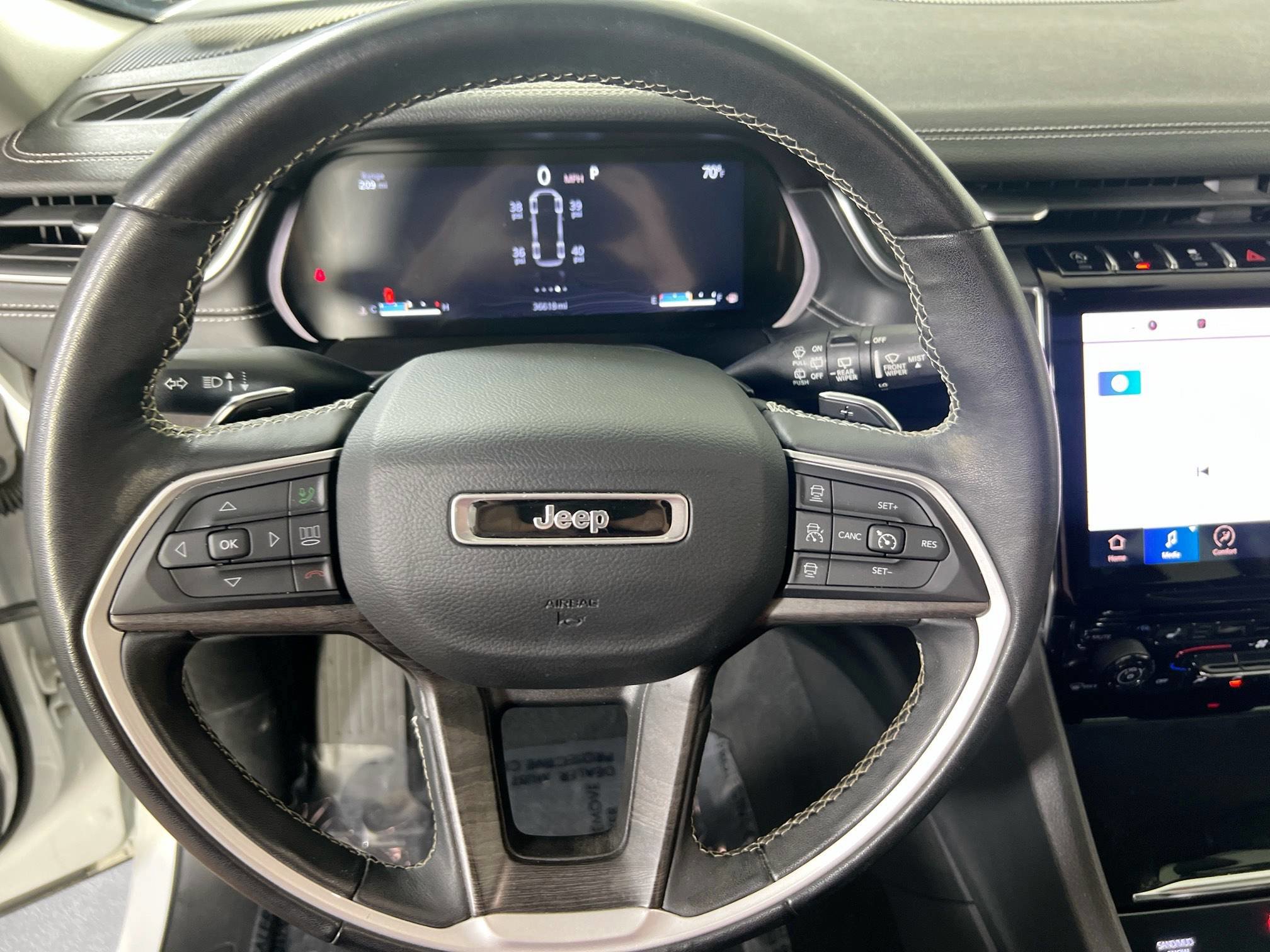 Used 2022 Jeep Grand Cherokee Limited image 11