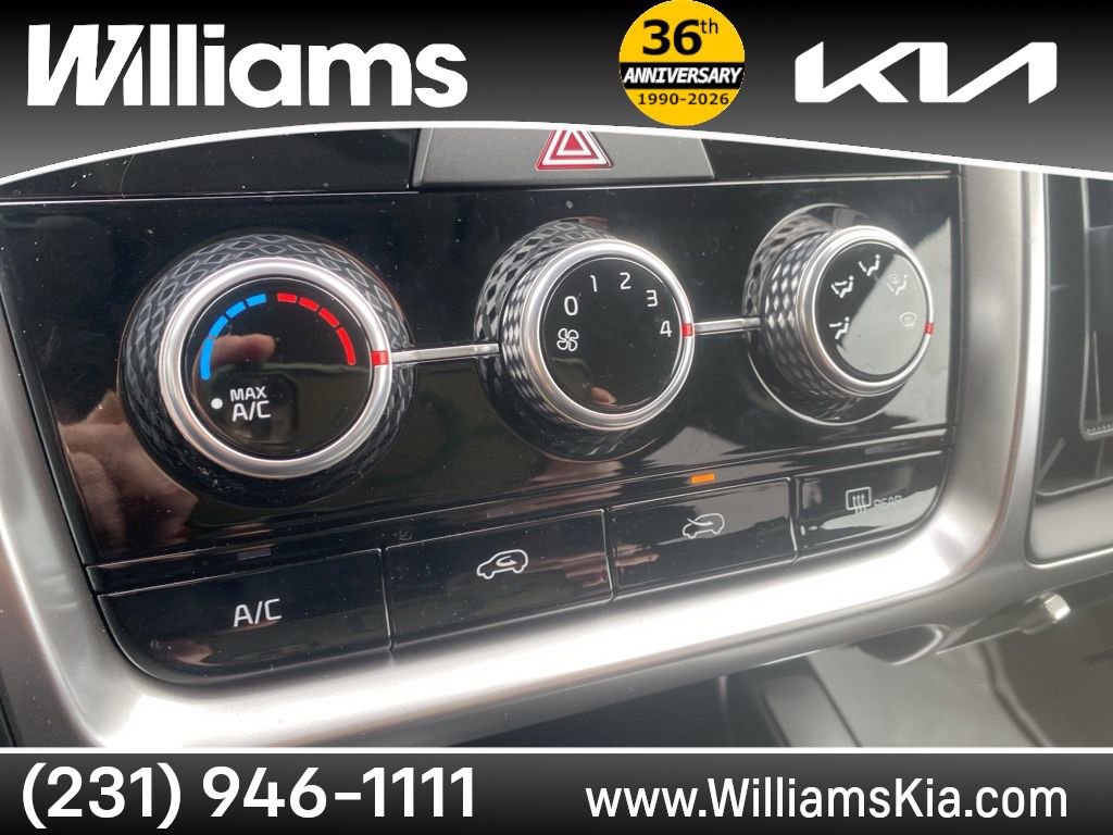 Used 2022 Kia Sorento LX image 25