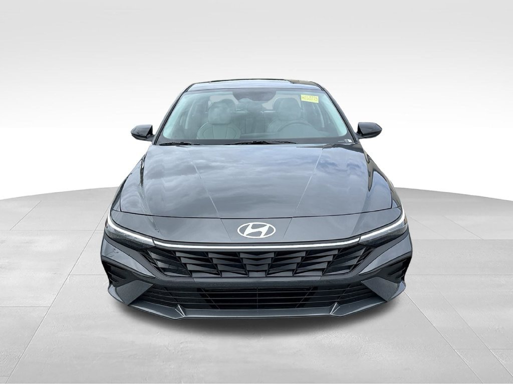 New 2026 Hyundai Elantra SEL Sport FWD image 2