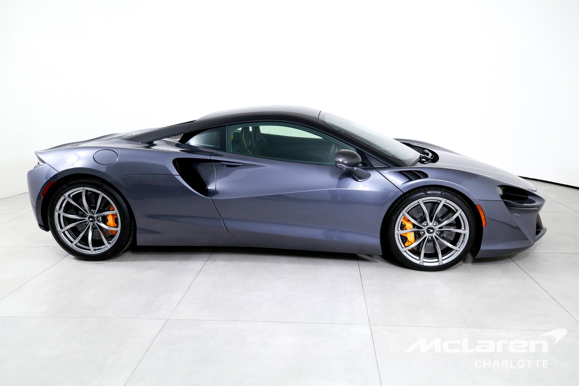 Used 2023 McLaren Artura image 10