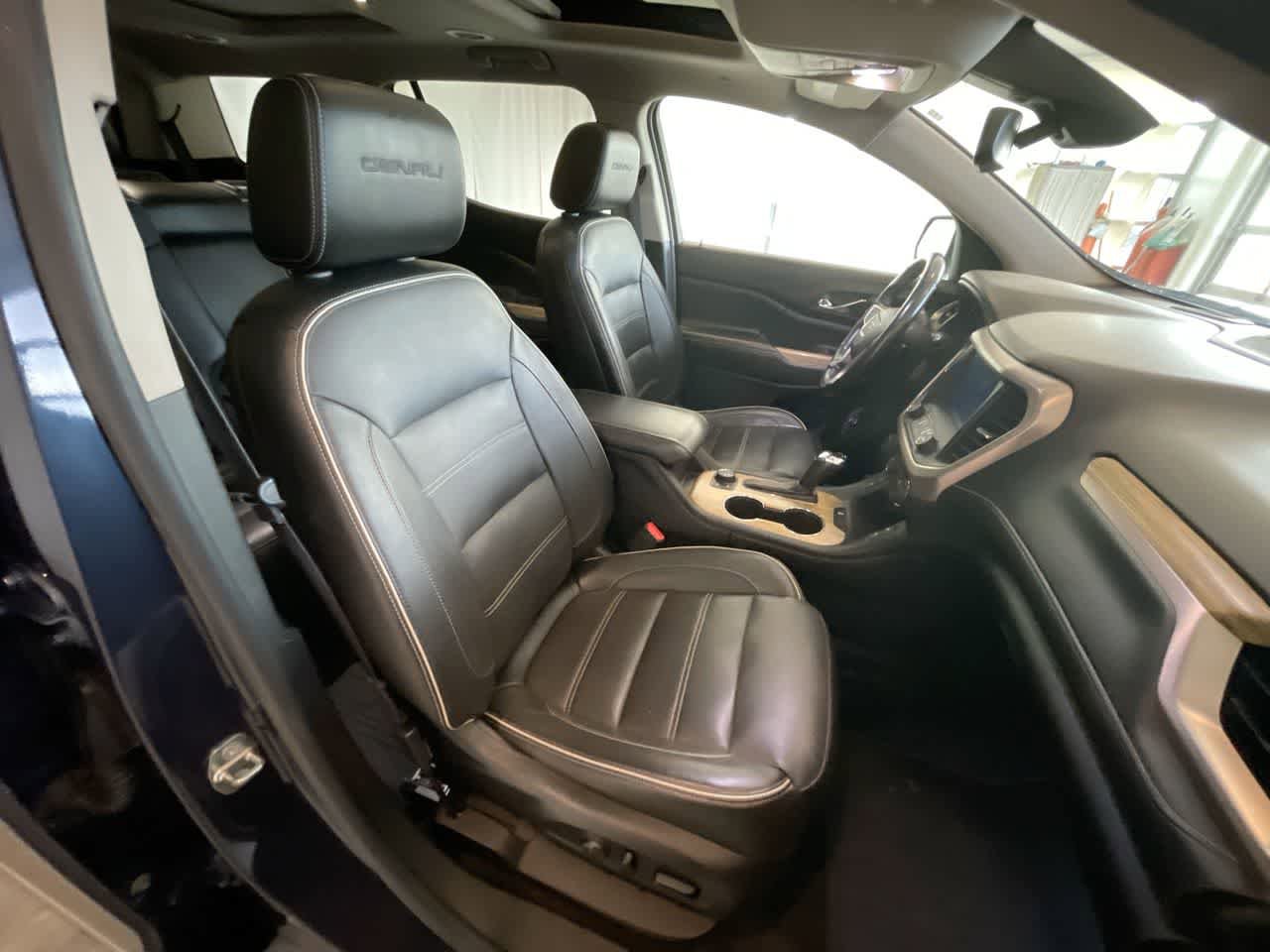 Used 2018 GMC Acadia Denali w/ Technology Package AWD/4WD image 26