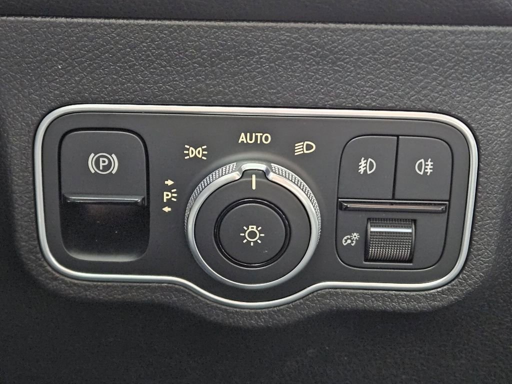 New 2026 Mercedes-Benz GLB 250 4MATIC image 21