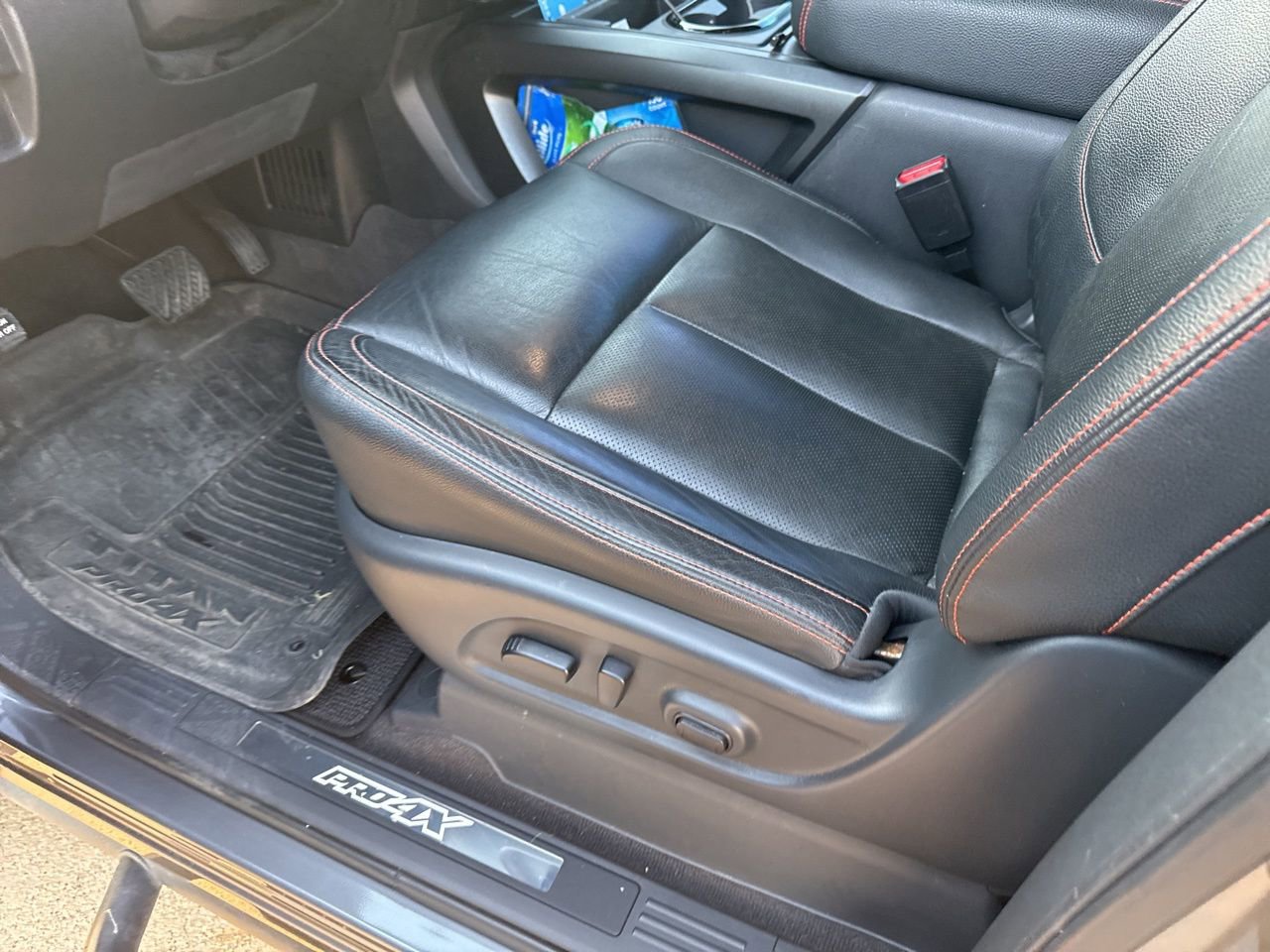 Used 2022 Nissan Titan PRO-4X w/ Pro-4x Convenience Package image 8