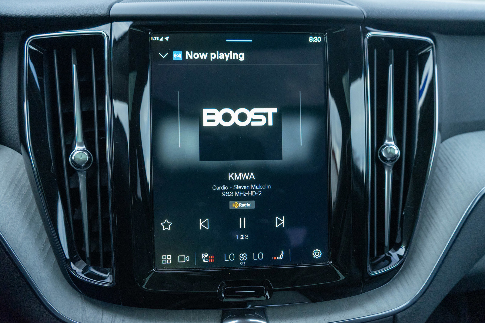 Used 2025 Volvo XC60 B5 Plus image 17