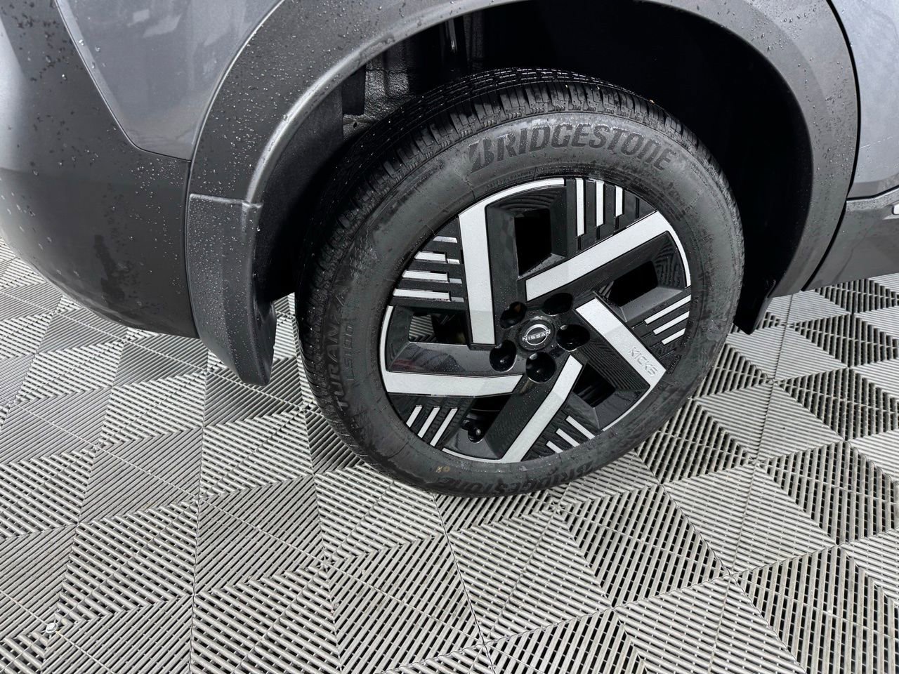 Used 2025 Nissan Kicks SV image 33