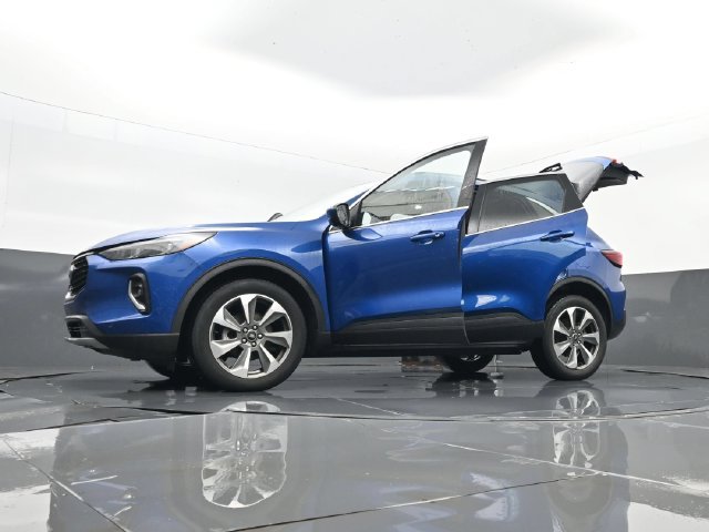 Used 2023 Ford Escape Platinum AWD/4WD image 34