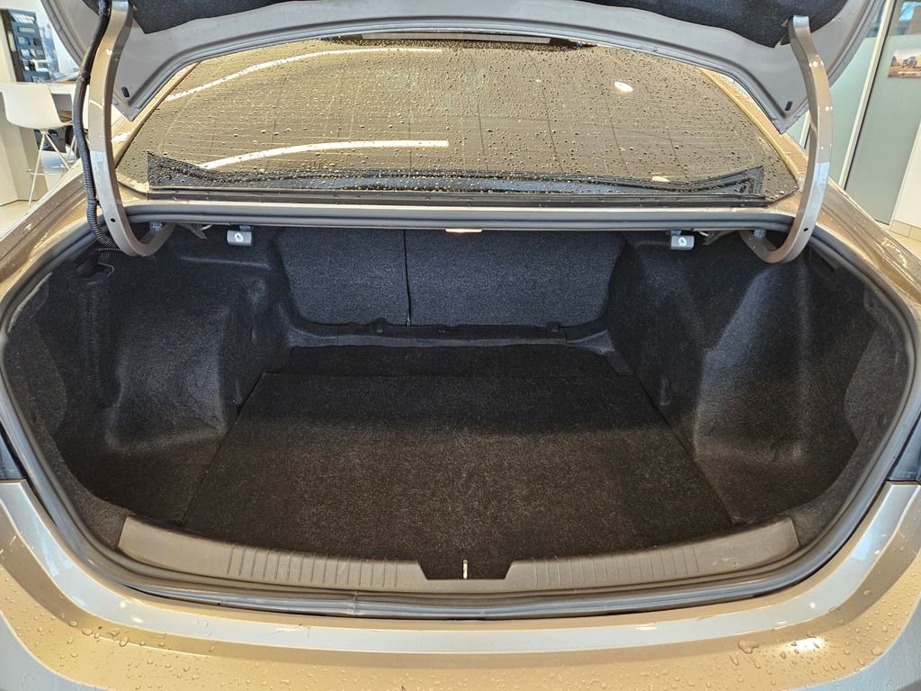 Used 2022 Chevrolet Malibu RS image 30