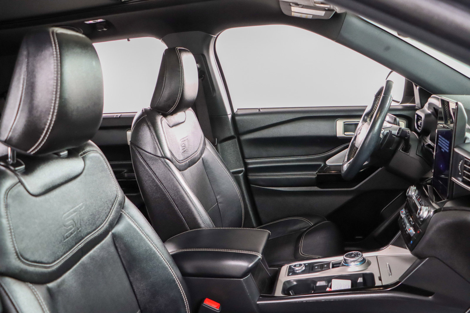 Used 2023 Ford Explorer ST w/ Technology Package image 28