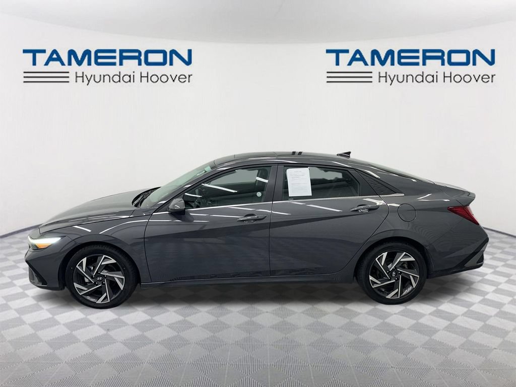 Used 2025 Hyundai Elantra SEL FWD image 2