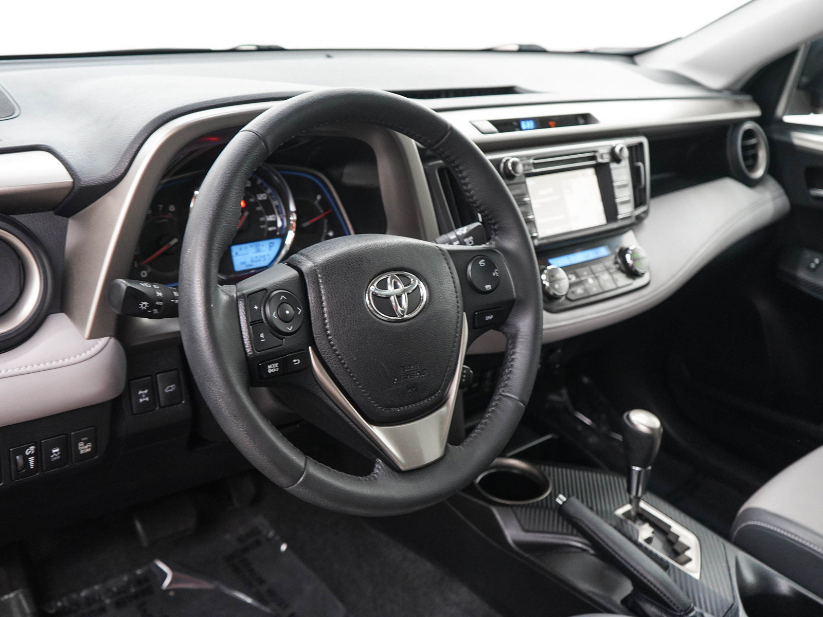 Used 2015 Toyota RAV4 Limited w/ Technology Package AWD/4WD image 21