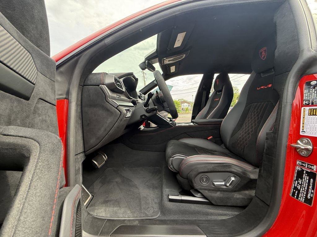 Used 2024 Lamborghini Urus Performante AWD/4WD image 15