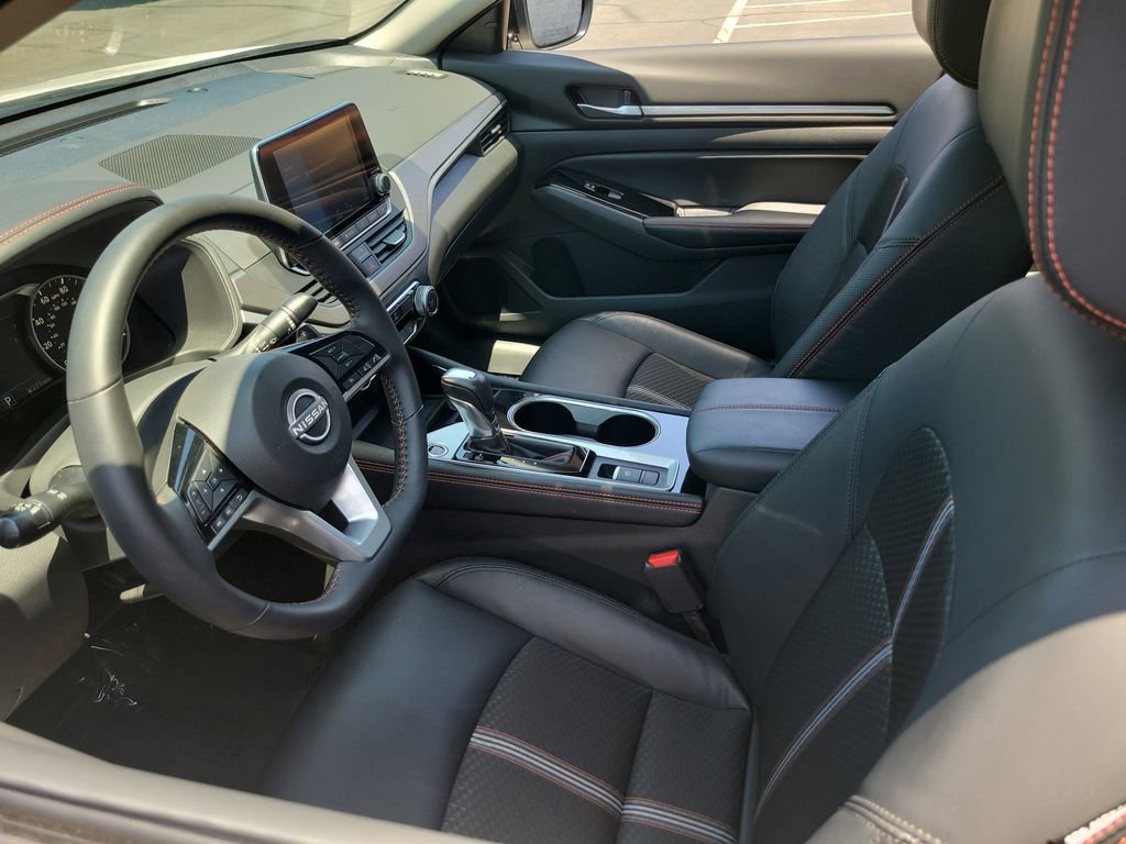 Used 2025 Nissan Altima 2.5 SR AWD/4WD image 3