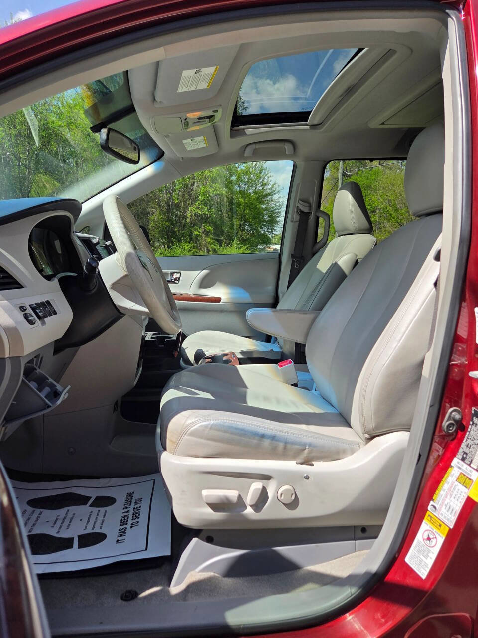 Used 2013 Toyota Sienna XLE image 10