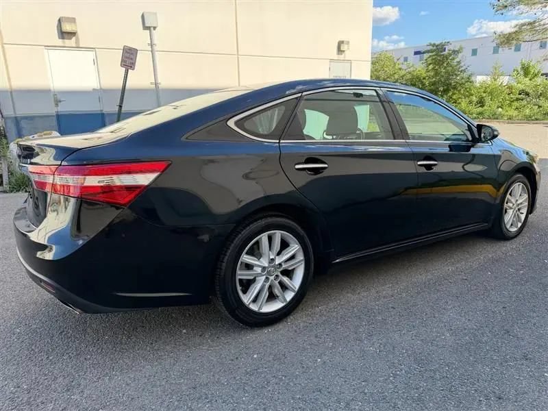 Used 2013 Toyota Avalon XLE Touring FWD image 21