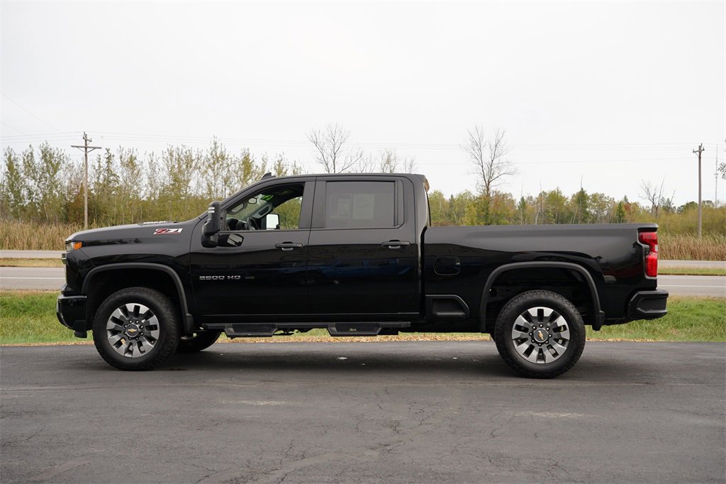 Used 2024 Chevrolet Silverado 2500 Custom w/ Custom Value Package image 6