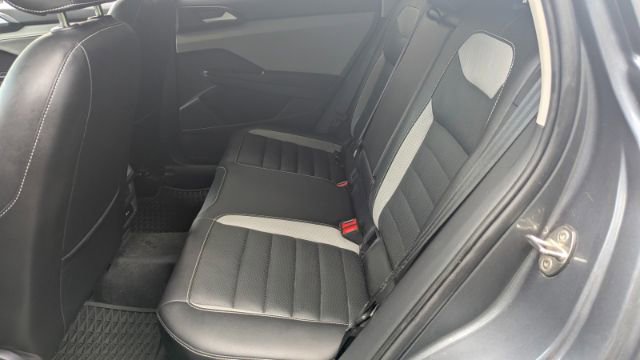 Used 2022 Volkswagen Taos SEL w/ Panoramic Sunroof Package image 20