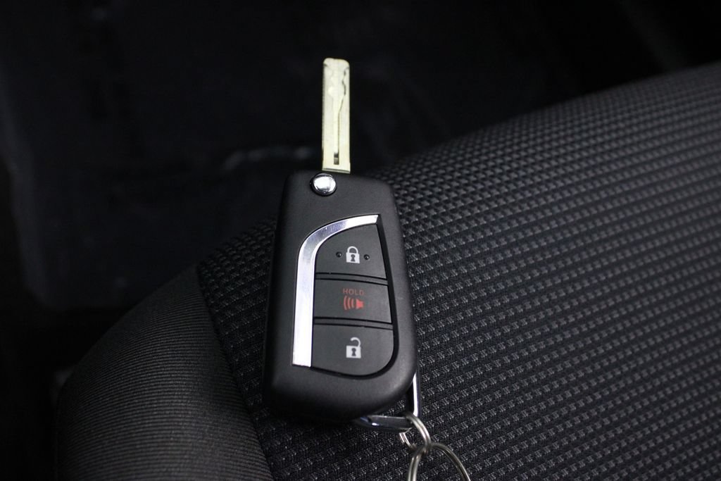 Used 2025 Toyota RAV4 LE AWD/4WD image 29