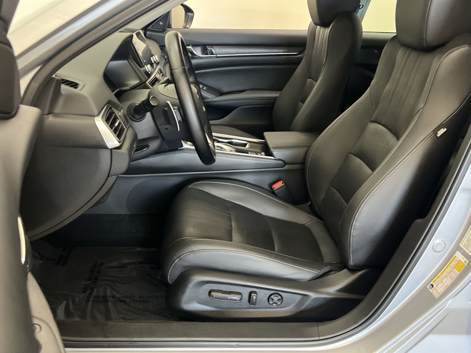 Used 2020 Honda Accord Touring image 12
