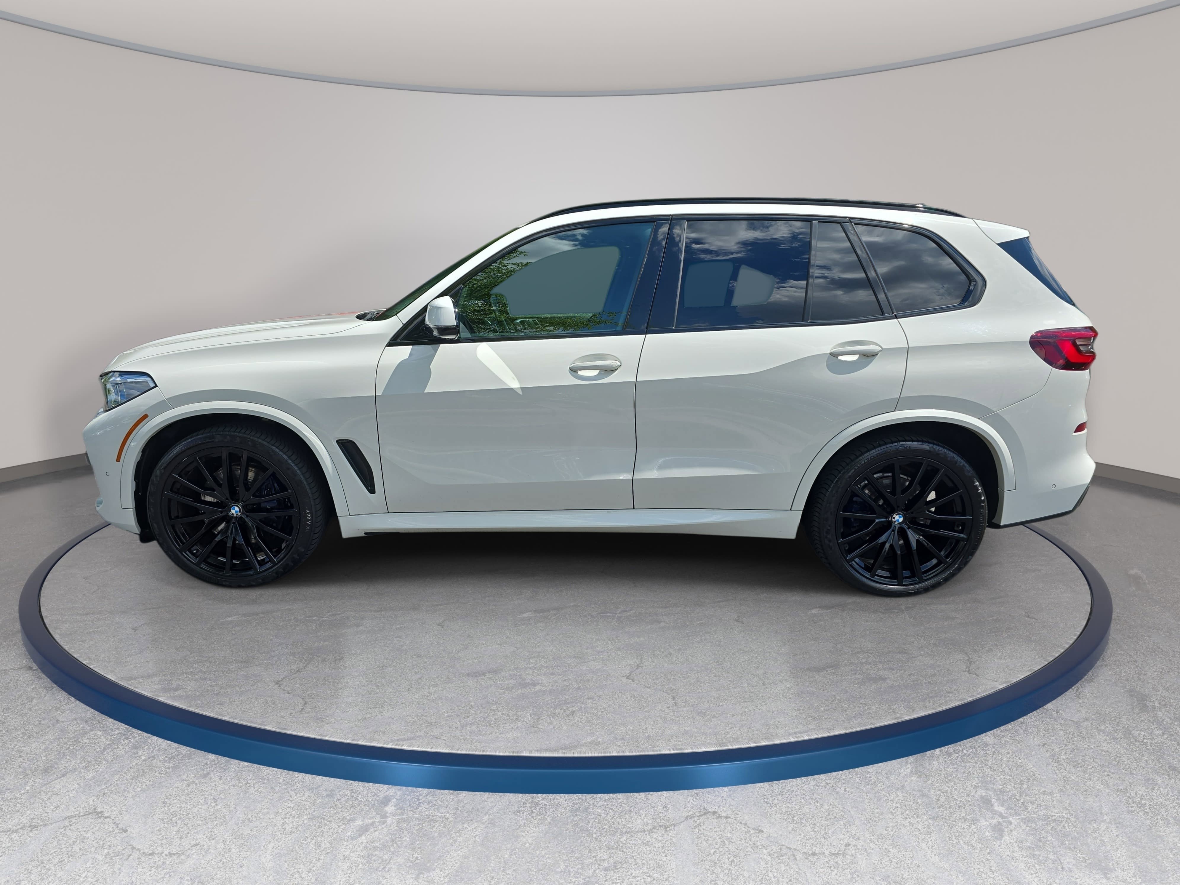 Used 2022 BMW X5 xDrive40i w/ M Sport Package AWD/4WD image 8