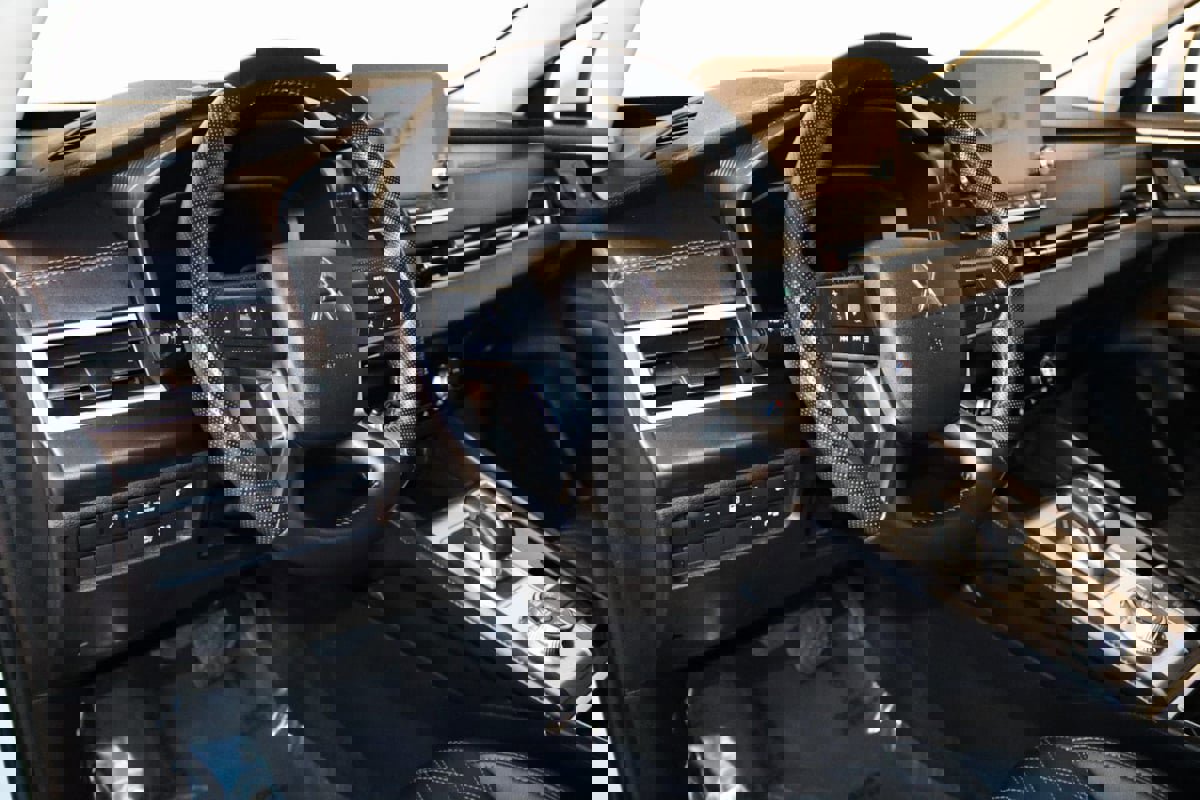 Used 2024 Mitsubishi Outlander 4WD Plug-In Hybrid image 42