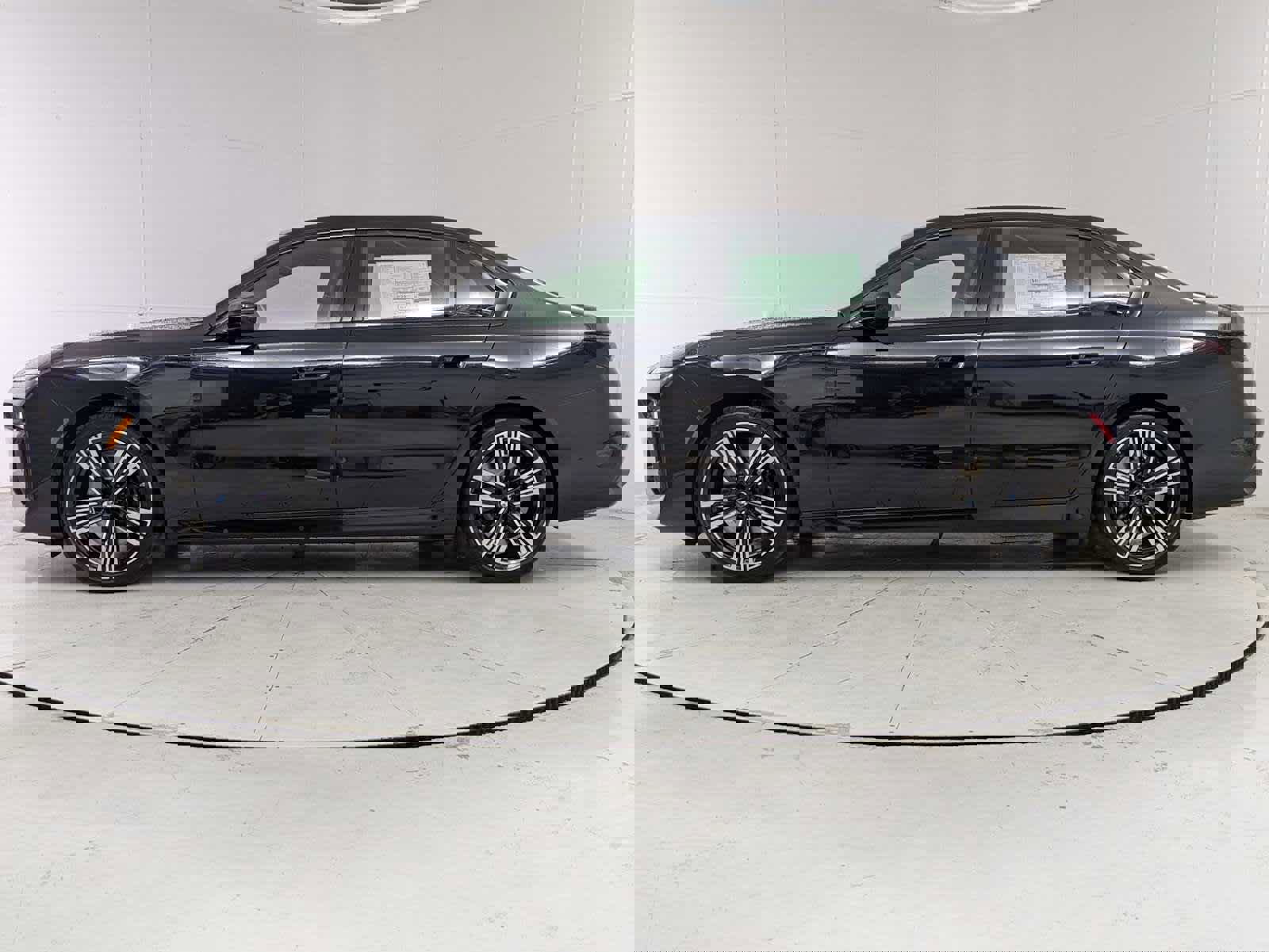 New 2025 BMW 760i xDrive w/ Executive Package image 3