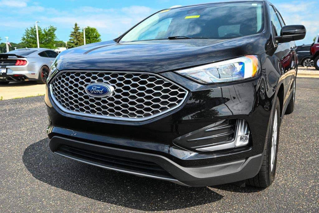 Certified 2024 Ford Edge SEL w/ Convenience Package AWD/4WD image 11
