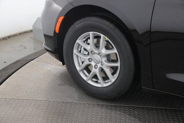 New 2026 Chrysler Pacifica Select image 13