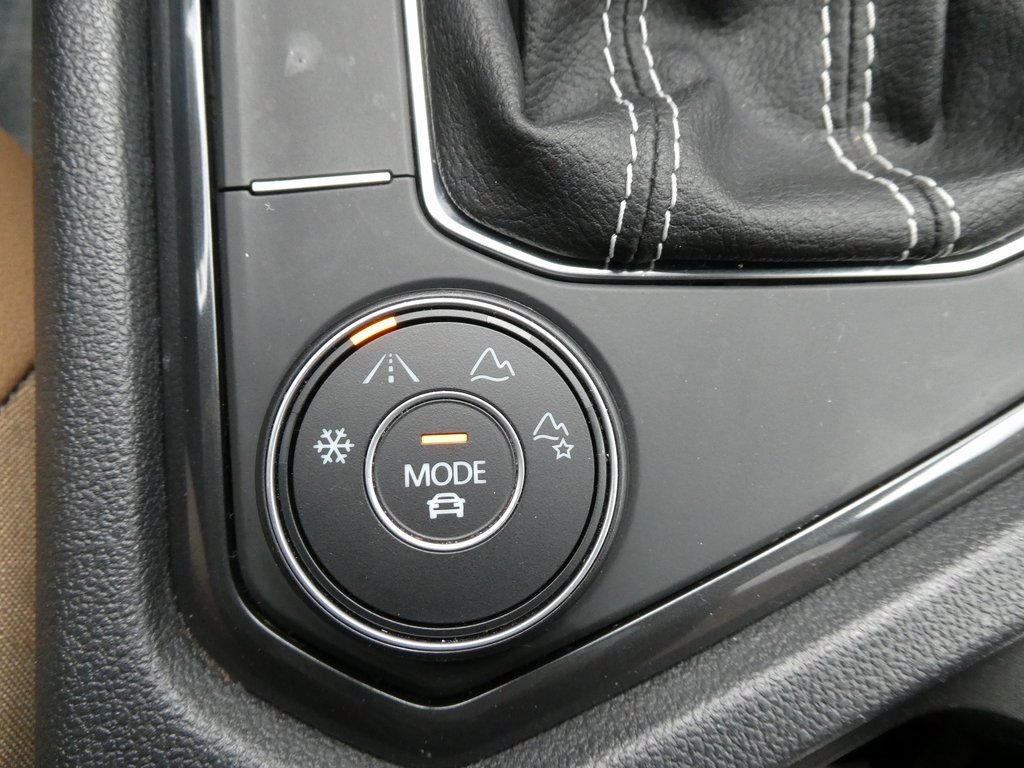 Used 2022 Volkswagen Tiguan SE w/ Panoramic Sunroof Package image 25