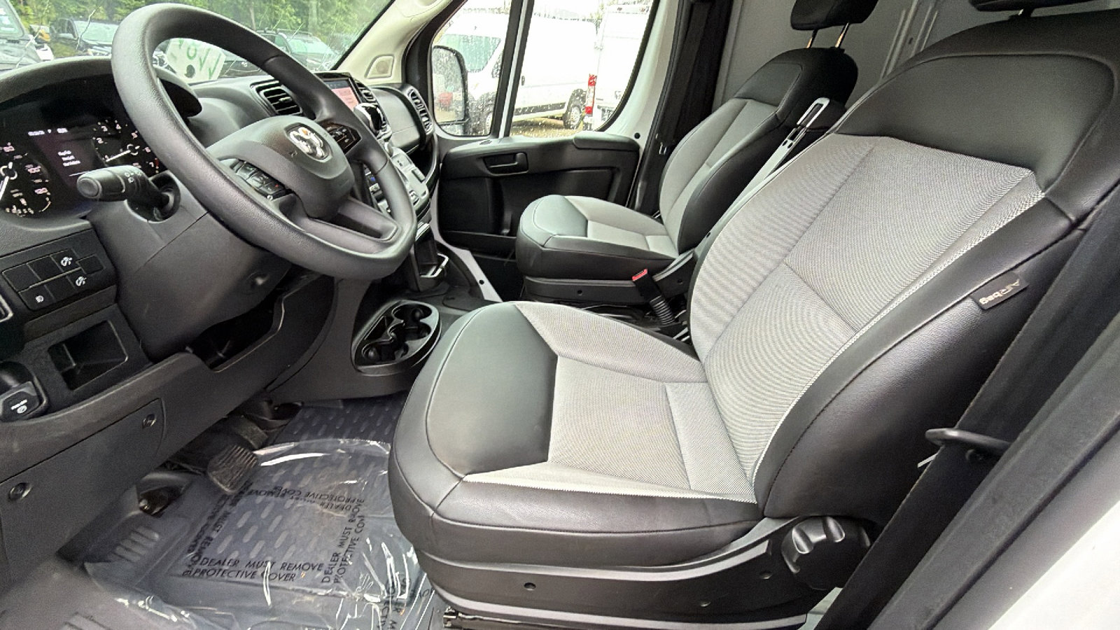 Used 2024 RAM ProMaster 2500 w/ Convenience Group FWD image 17