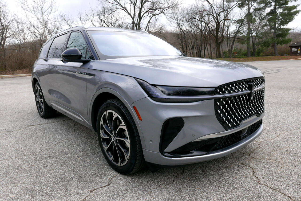 Used 2024 Lincoln Nautilus Reserve image 10