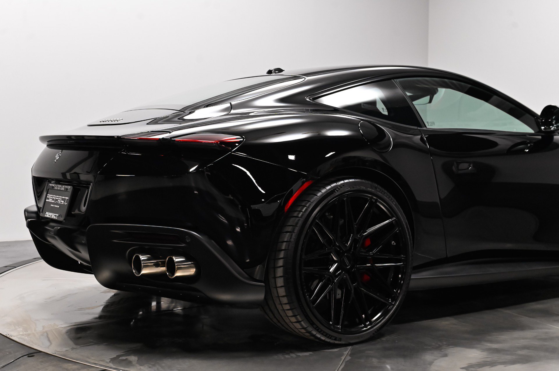 Used 2022 Ferrari Roma RWD image 18