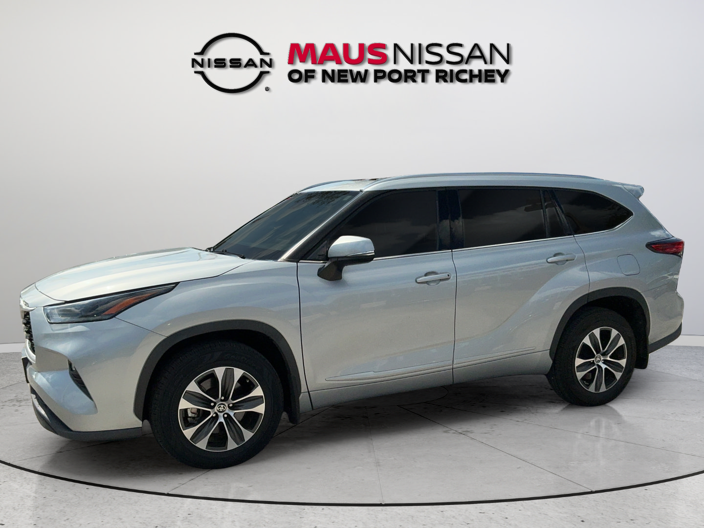 Used 2021 Toyota Highlander XLE AWD/4WD image 6