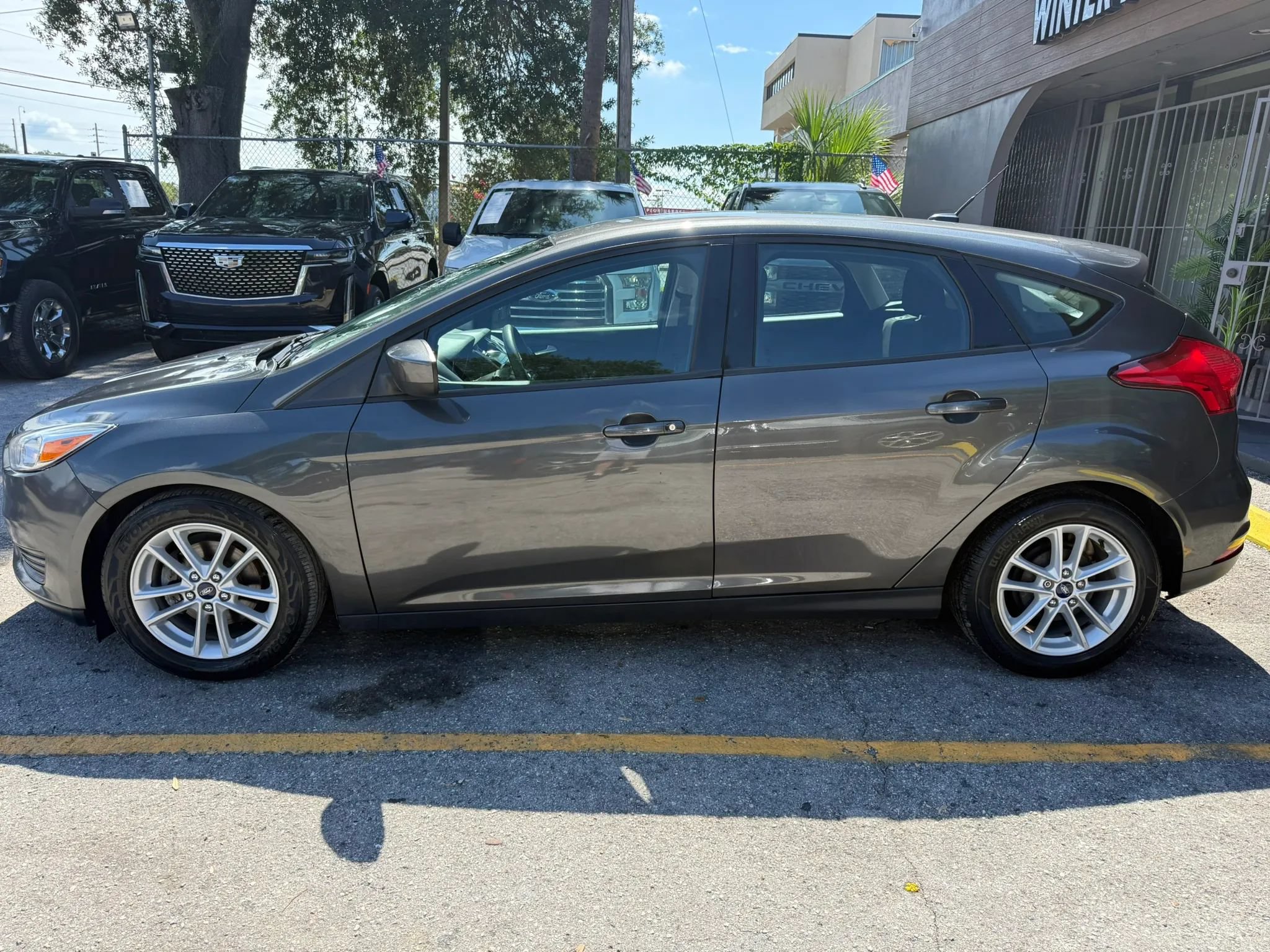 Used 2018 Ford Focus SE FWD image 4