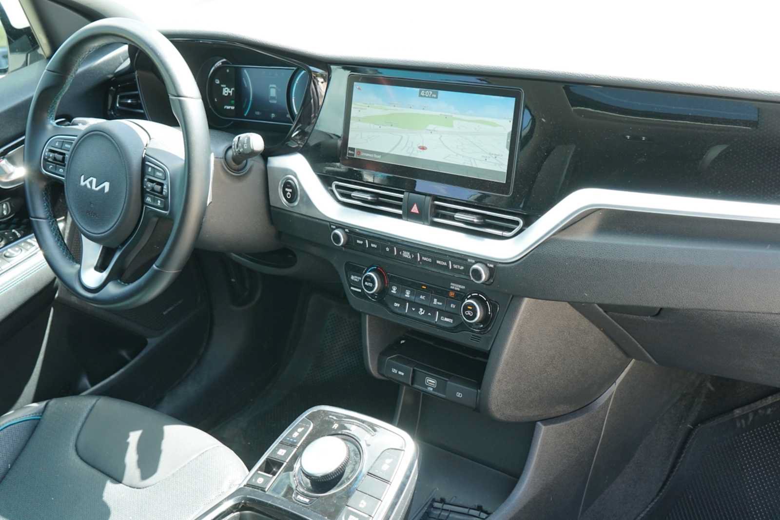 Certified 2022 Kia Niro EX Premium FWD image 25