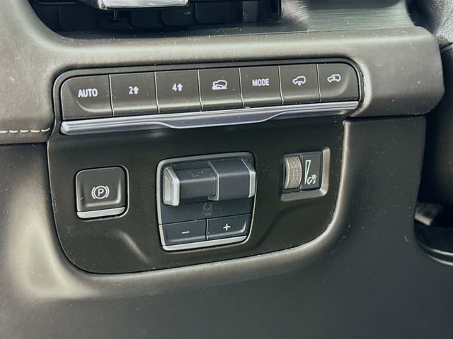 Used 2021 Cadillac Escalade ESV Sport Platinum w/ LPO, ONYX Package image 10