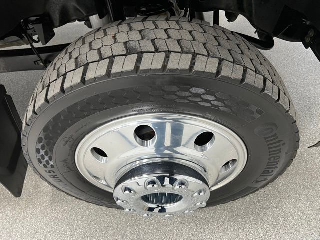 Used 2025 Ford F450 Platinum w/ FX4 Off-Road Package image 16