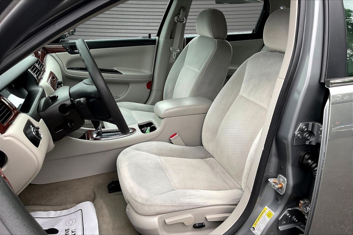 Used 2008 Chevrolet Impala LT FWD image 20