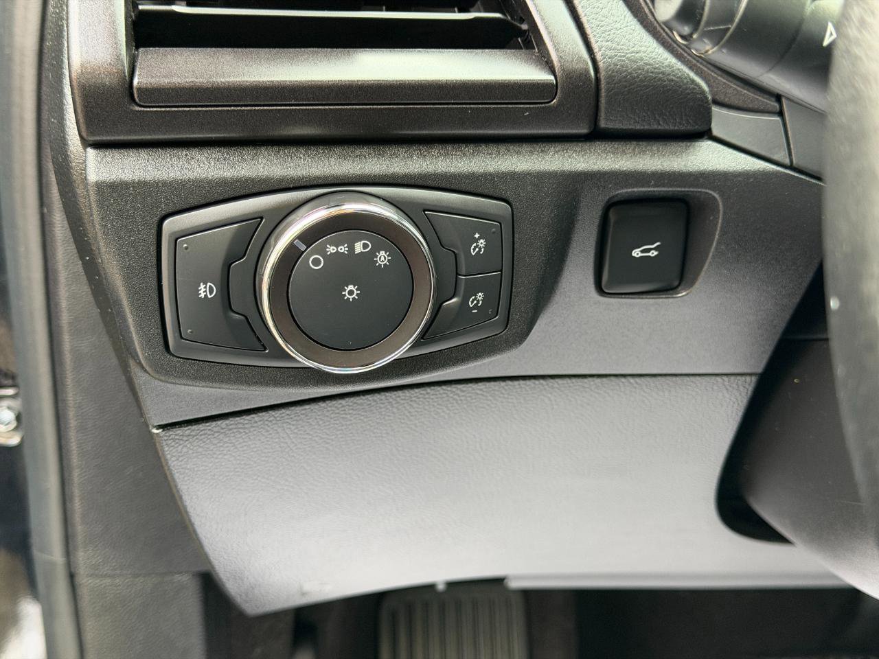 Used 2019 Ford Fusion Energi Titanium FWD image 19