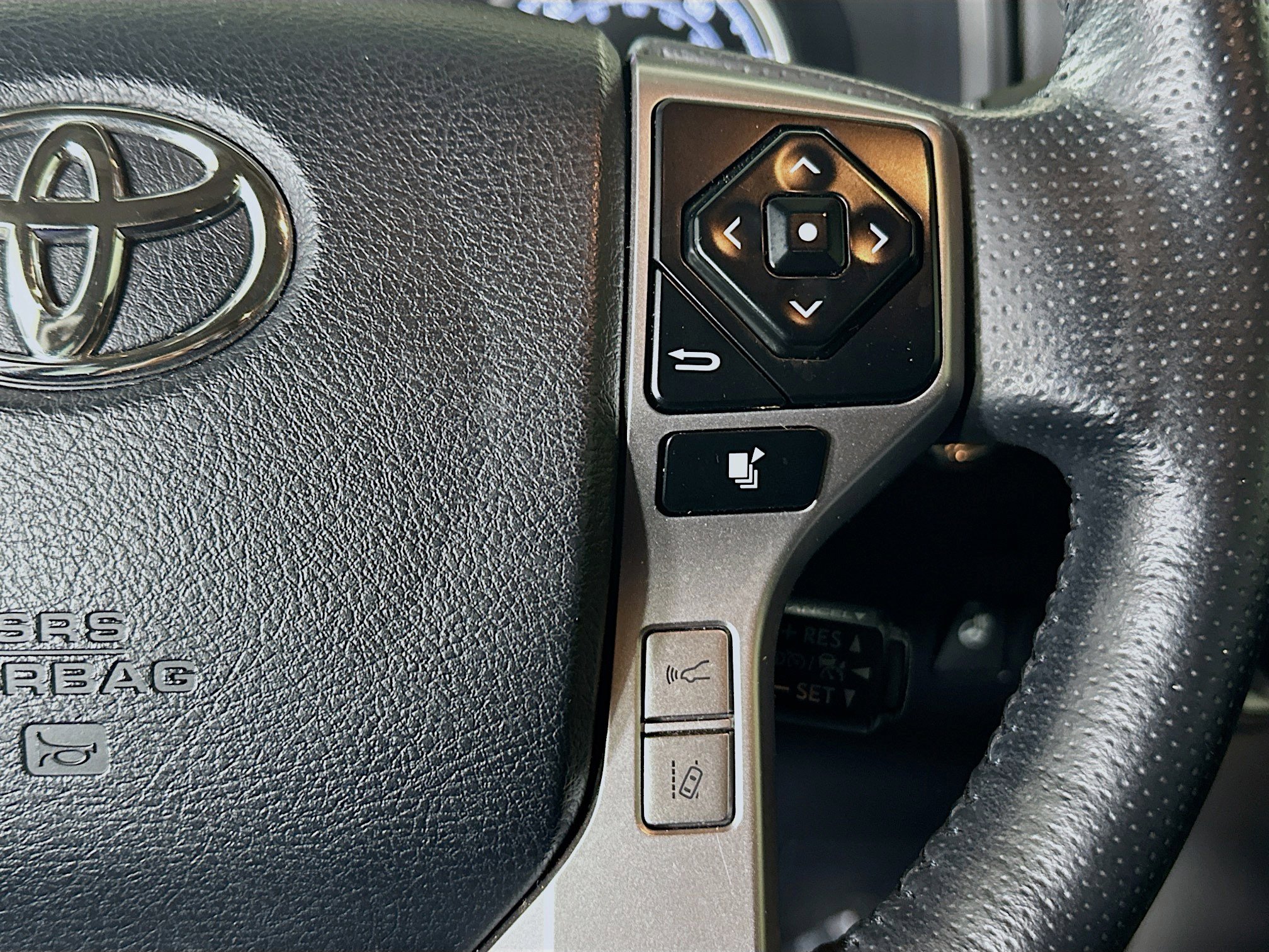 Used 2023 Toyota 4Runner Limited AWD/4WD image 17